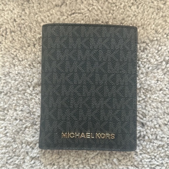 Michael Kors purse - Picture 3 of 6